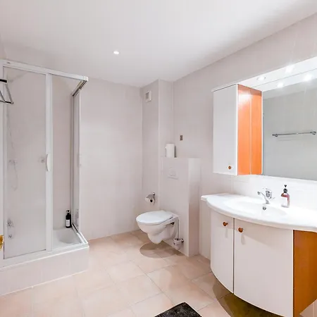 Spacieux Cheminee, Terrasse Et Jardin